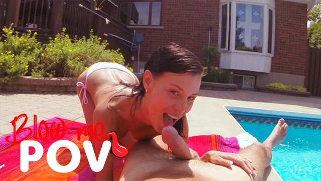 Blow me POV - a MILF Suck me in the Pool